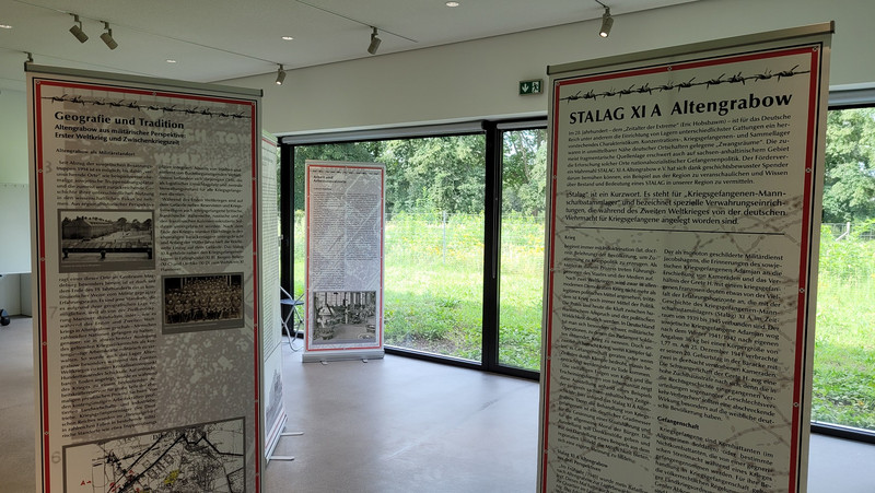 Blick in den Ausstellungsraum Blick in die Wanderausstellung zum Kriegsgefangenenlager Stalag XI A Altengrabow